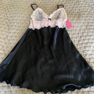 Betsy Johnson lingerie night slip